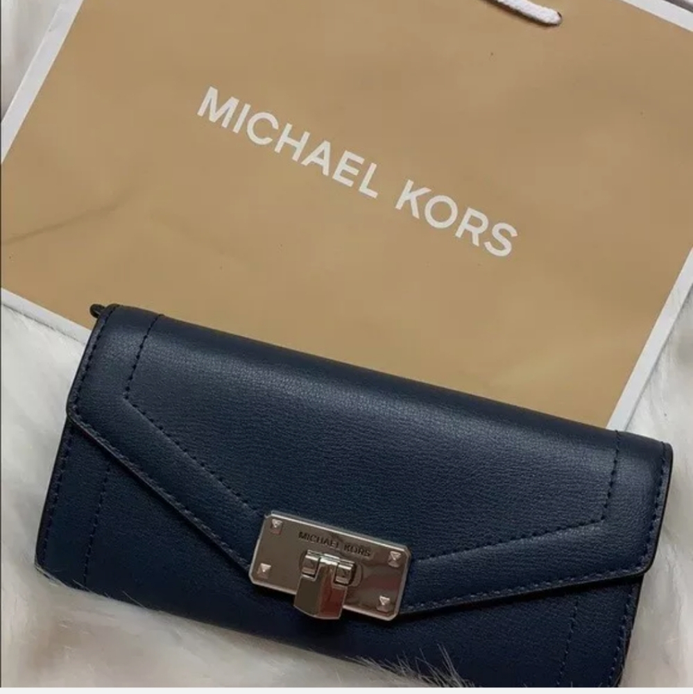 New Micheal Kors navy wallet